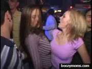 Девченки танцуют на дискотеке порно